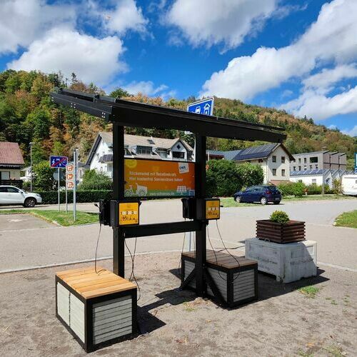 Die öffentliche Ladestation am Freibad in Schönau im Schwarzwald