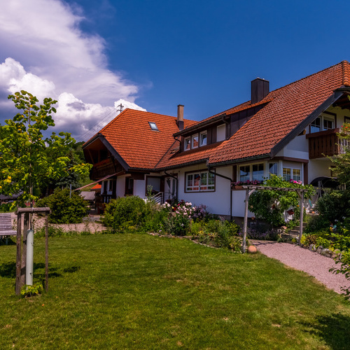 Ferienhof zum Hoggenbuur - Unser Bauernhof liegt inmitten eines schönen Wandergebietes in ruhiger und sonniger Lage. Spielplatz, Liegewiese, hofeigene Produkte!